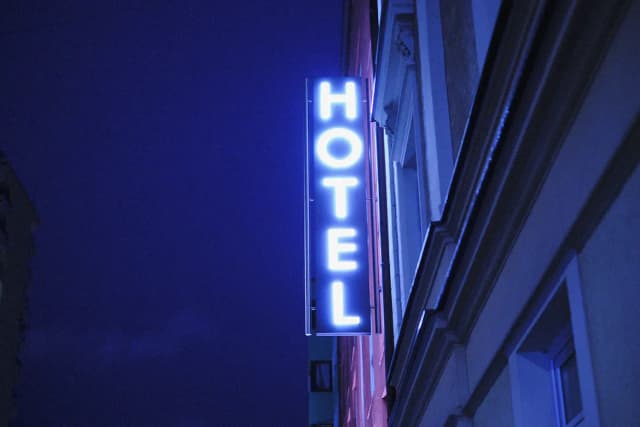 Za co hotel dostaje gwiazdki? Odkryj tajemnice oceny hoteli w Polsce Za co hotel dostaje gwiazdki? Odkryj tajemnice oceny hoteli w Polsce