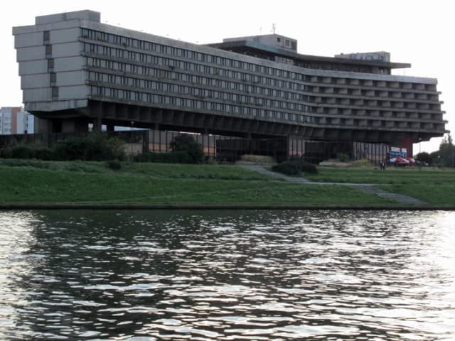 Dlaczego zamknięto hotel Forum w Krakowie? Szokujące przyczyny Dlaczego zamknięto hotel Forum w Krakowie? Szokujące przyczyny